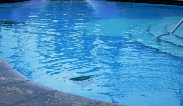 Pourquoi choisir les balles filtrantes pour votre piscine ?